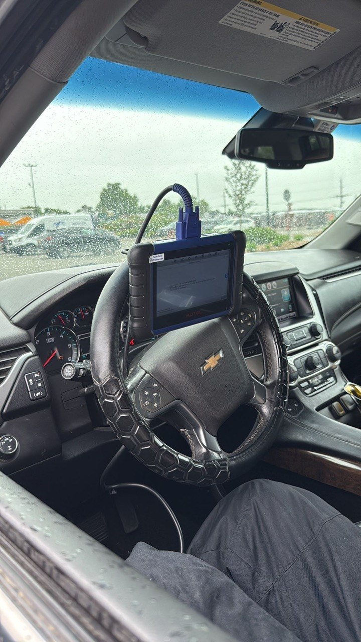 Mobile locksmith service vehicle and door hardware